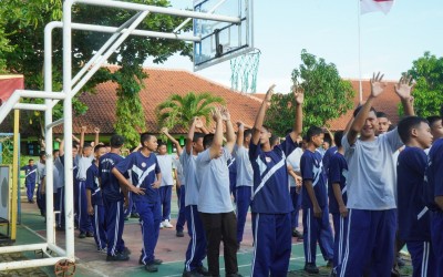 Pagi Energik : SMKN 2 Demak Senam Anak Indonesia Hebat Bersama demi Tubuh Bugar & Semangat Belajar