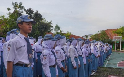 Lebih dari Sekedar Rutinitas, Upacara Senin Jadi Ajang Perkuat Kedisiplin Siswa SMK Negeri 2 Demak